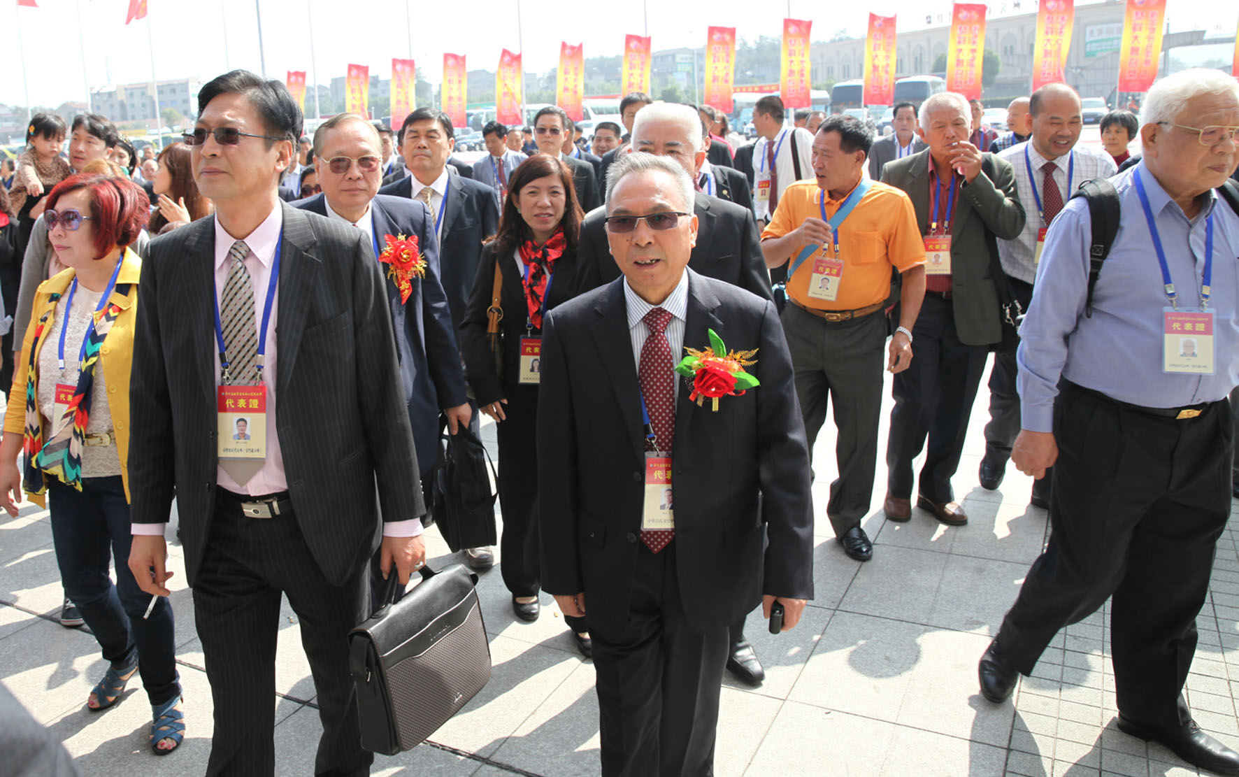 �������������˿��״����ϯ�� ���쵥λ�����Ļ������ܻ�᳤��ͬ�Ļ����й��Ļ��Ų������о�Ժ�쵼������᳡